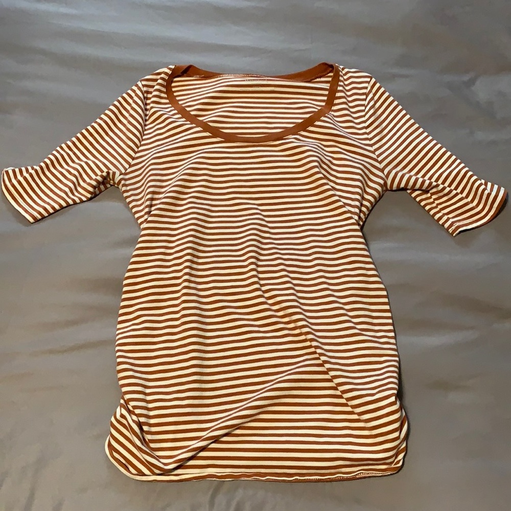 Striped quarter sleeve shirt